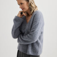 Brushed Cashmere V-Neck - Flannel