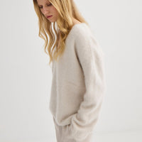 Brushed Cashmere V-Neck - Oyster