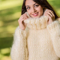8-Strand Thick Mohair Sweater – Hand-Knitted Fluffy Oversized Turtleneck Pullover T330
