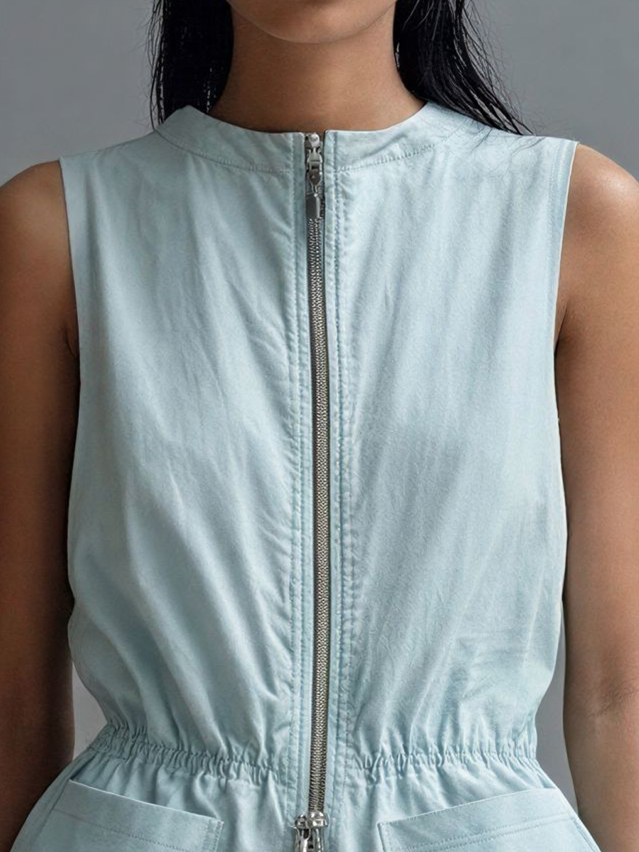 Women’s Minimalist Light Blue Cotton Blend Sleeveless Vest With Metal Double-Ended Zipper And Fitted Waist MDZ2889D2GMJ