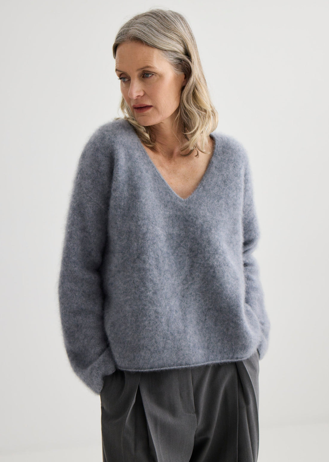 Brushed Cashmere V-Neck - Flannel