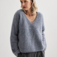 Brushed Cashmere V-Neck - Flannel