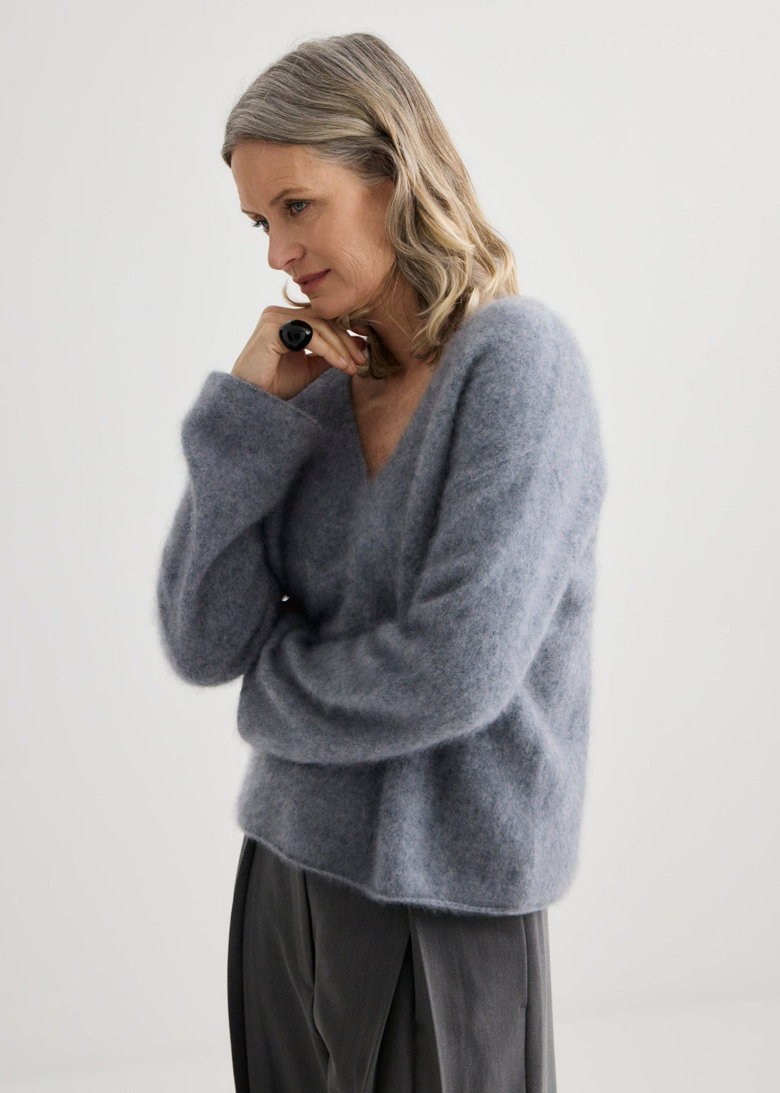 Brushed Cashmere V-Neck - Flannel