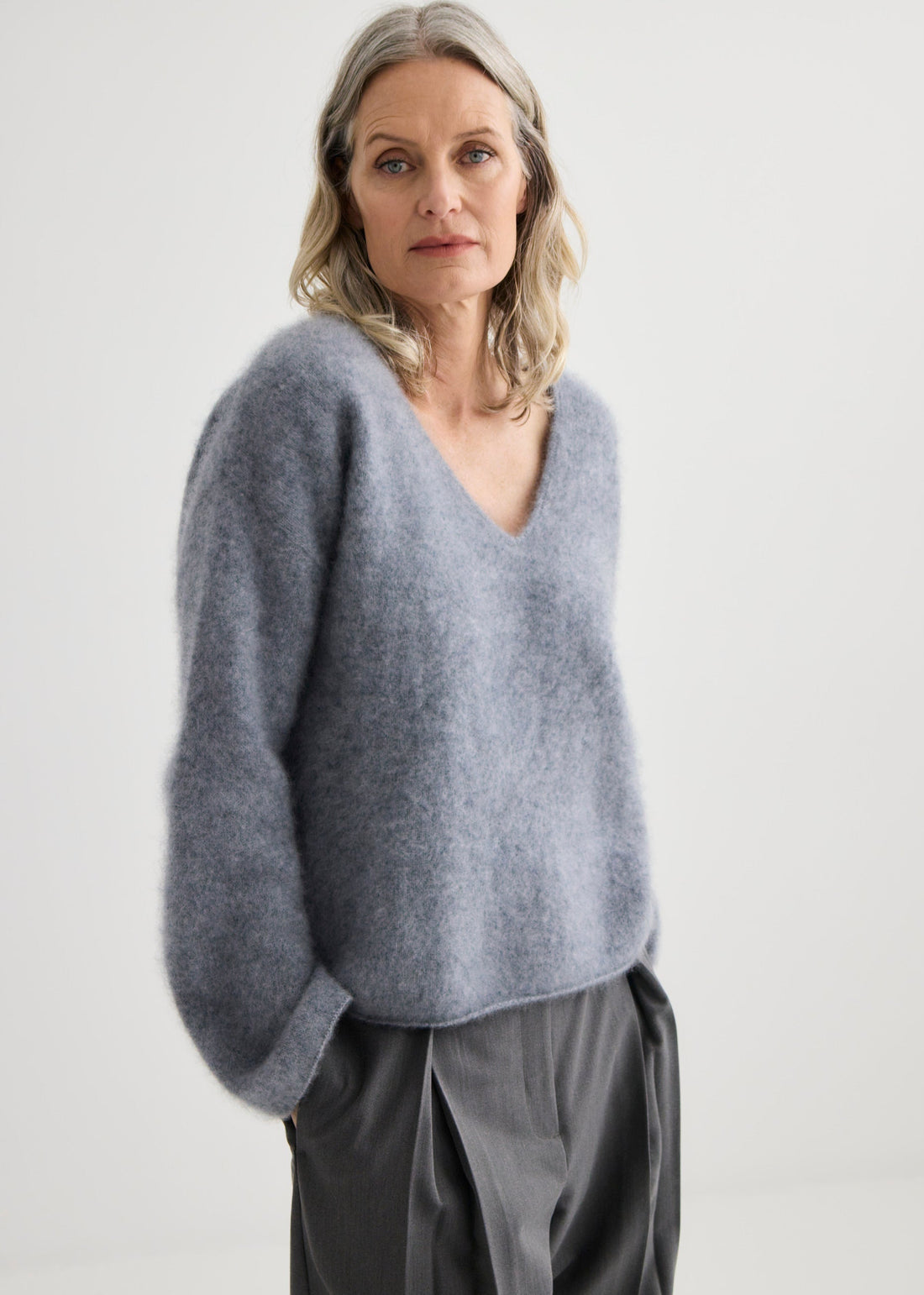Brushed Cashmere V-Neck - Flannel