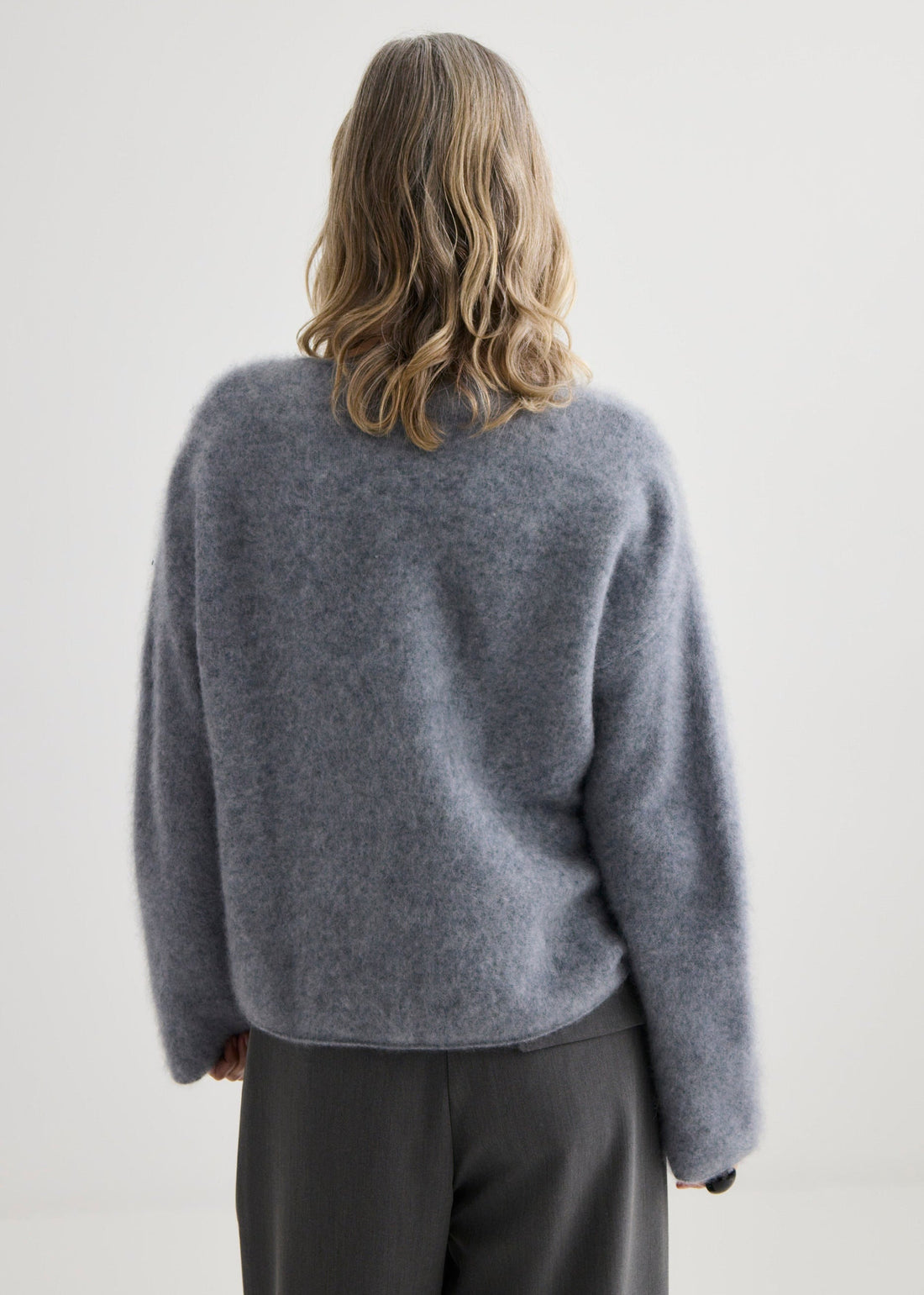 Brushed Cashmere V-Neck - Flannel