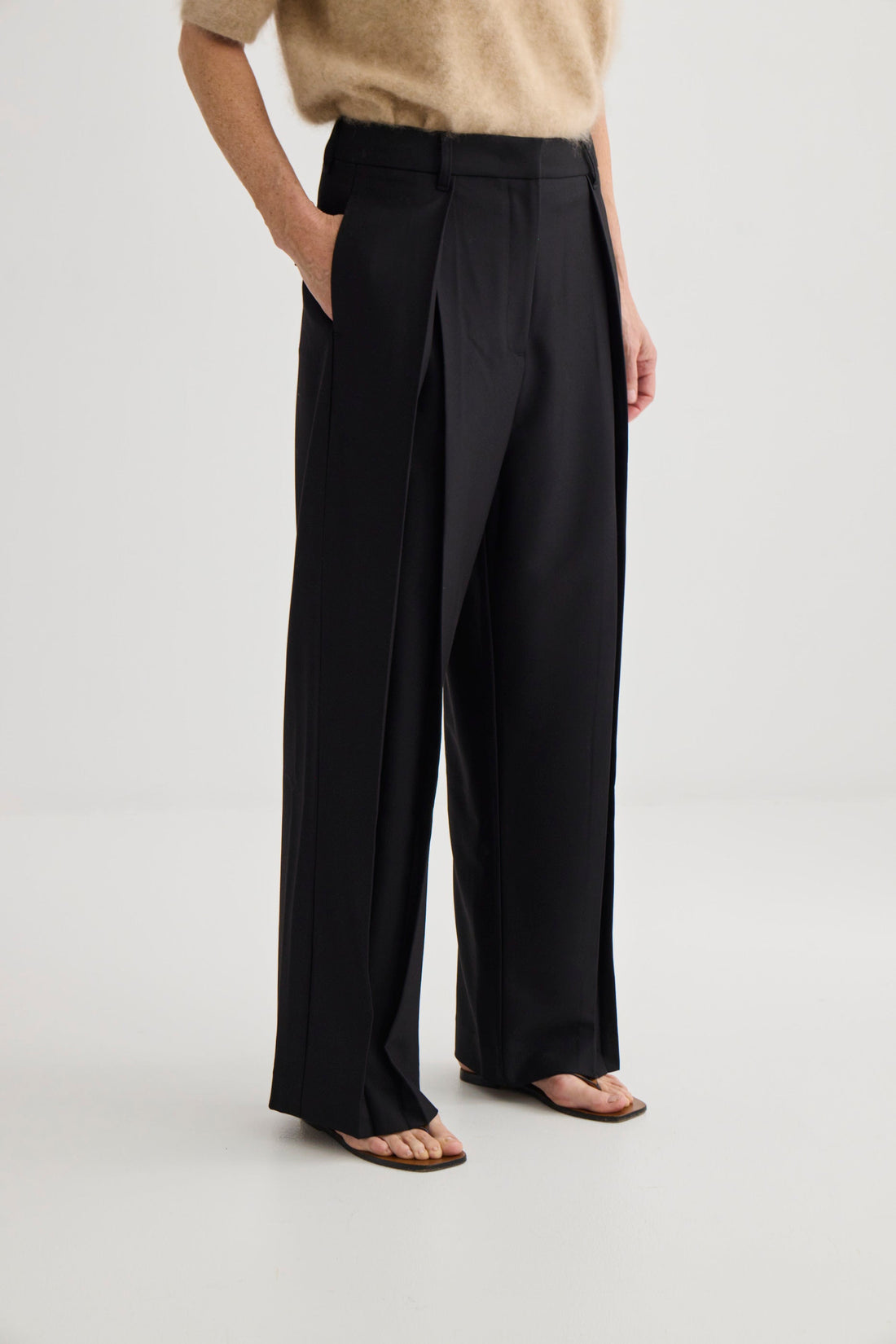 Invert Pleat Trouser - Black