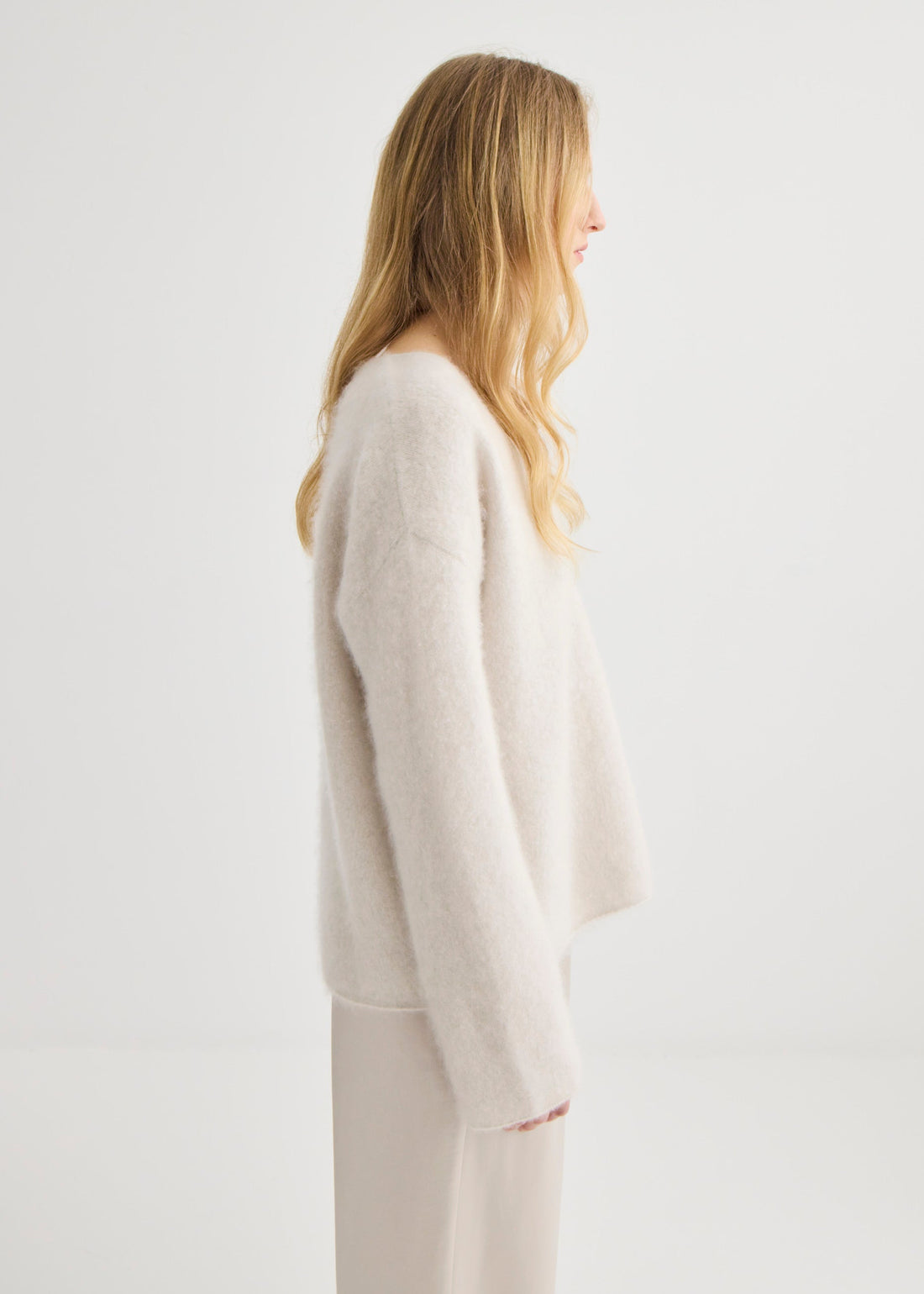 Brushed Cashmere V-Neck - Oyster