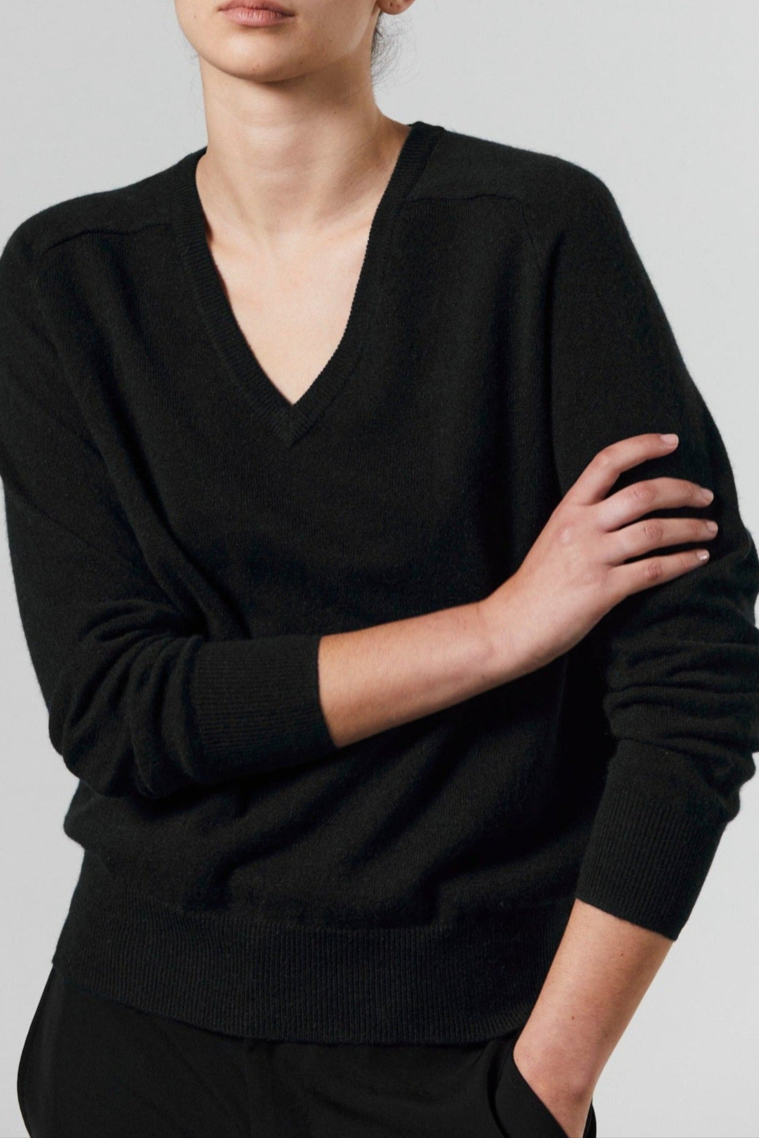 Amy Cashmere V-Neck - Black