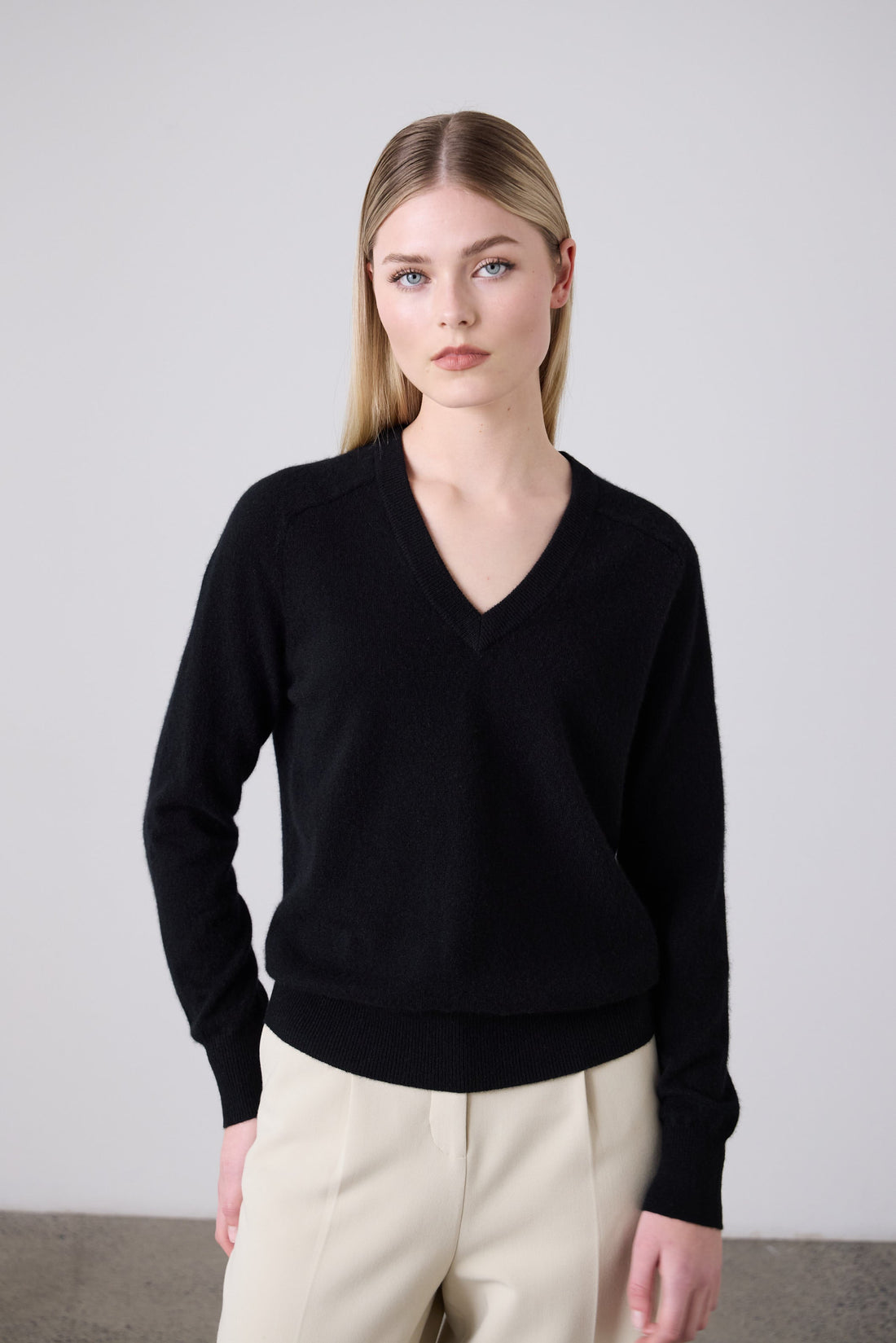 Amy Cashmere V-Neck - Black