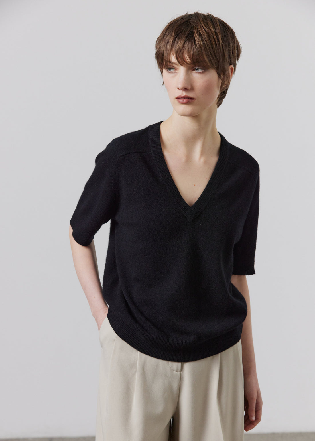 Jasper Cashmere V-Neck - Black