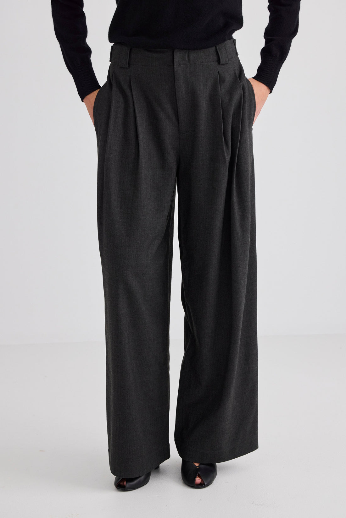 Wide Leg Pleat Front Trouser - Graphite