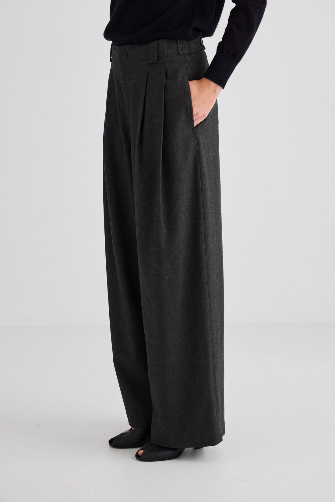 Wide Leg Pleat Front Trouser - Graphite