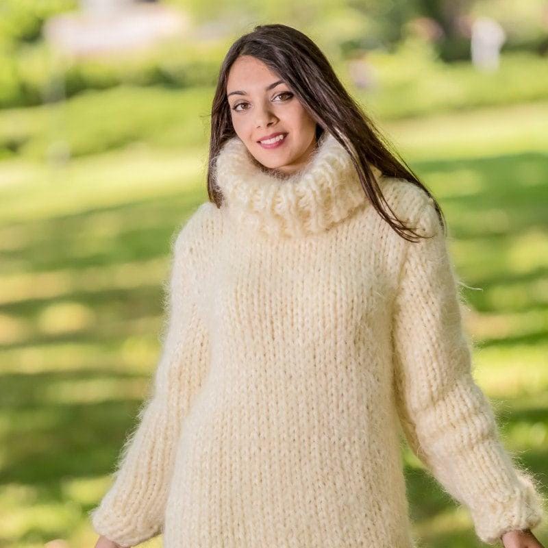 8-Strand Thick Mohair Sweater – Hand-Knitted Fluffy Oversized Turtleneck Pullover T330