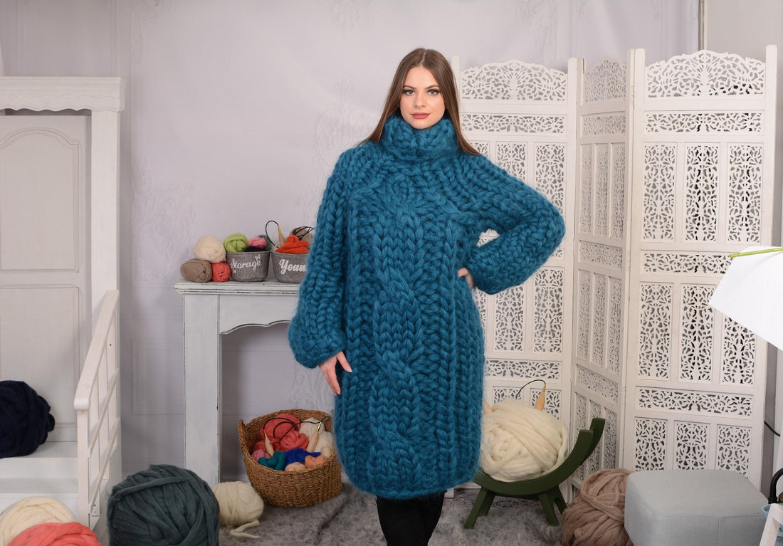25-Strand Thick Mohair Sweater – Hand-Knitted Blue Chunky Cable Knit Jumper T699W