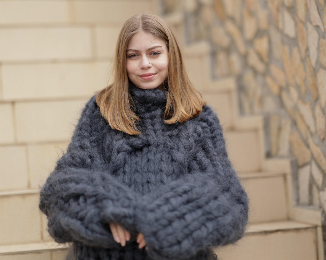 40-Strand Gray Mohair Sweater – Heavy Fluffy Hand-Knitted Thick Oversized Pullover T1374