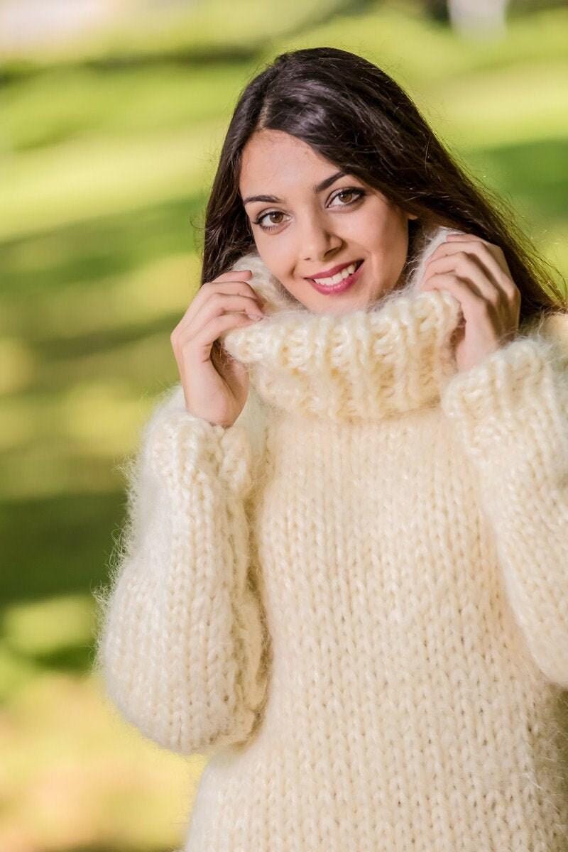 8-Strand Thick Mohair Sweater – Hand-Knitted Fluffy Oversized Turtleneck Pullover T330
