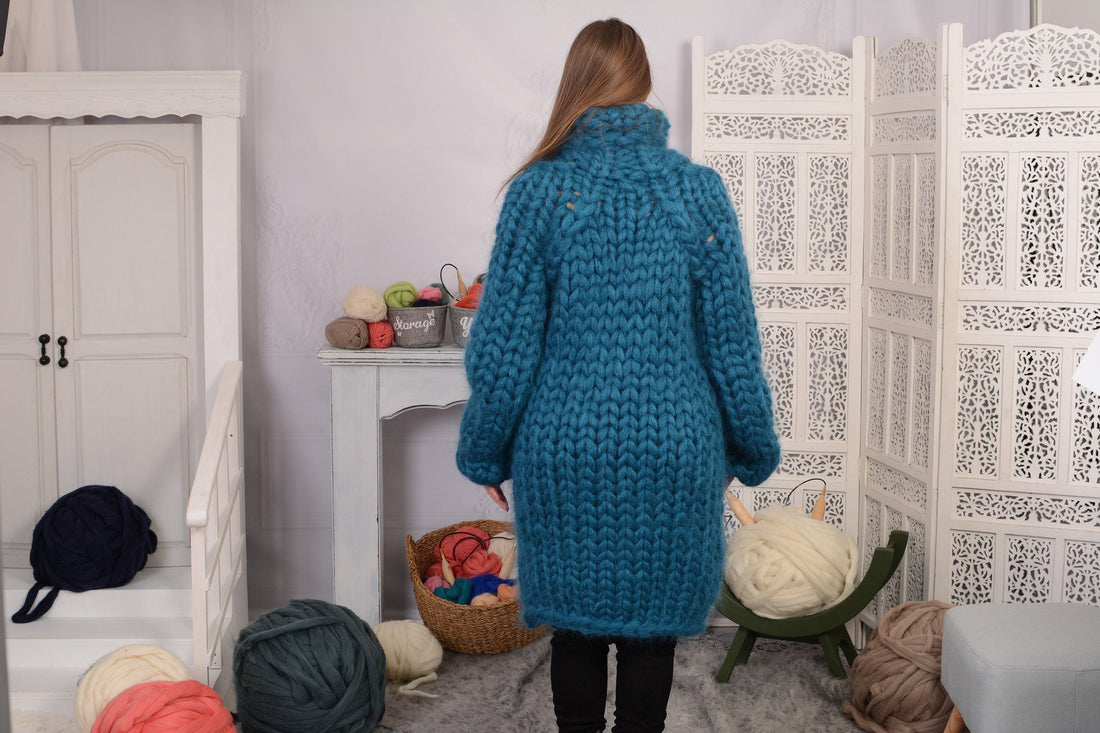 25-Strand Thick Mohair Sweater – Hand-Knitted Blue Chunky Cable Knit Jumper T699W